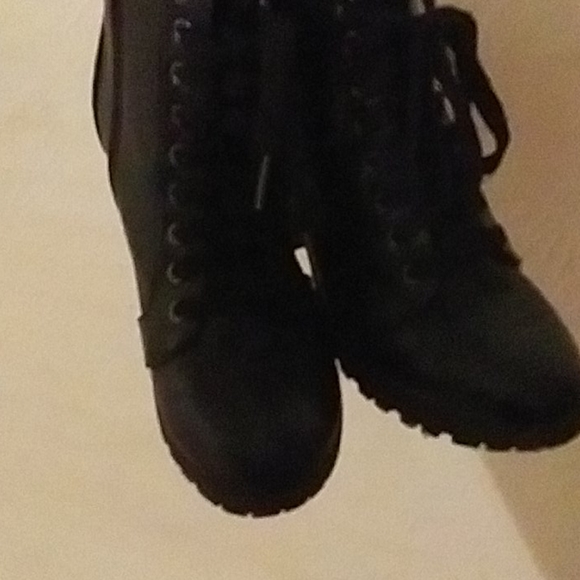 Shoes - Picture 3 of 3